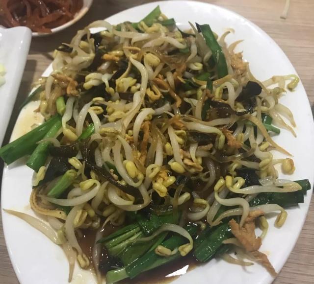 青岛最好吃的春饼,大饼卷一切,每次都吃撑,酱炒鸡蛋最喜欢