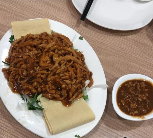 青岛最好吃的春饼,大饼卷一切,每次都吃撑,酱炒鸡蛋最喜欢