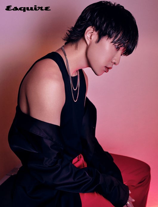 韩国男团winner成员姜升润最新杂志写真曝光