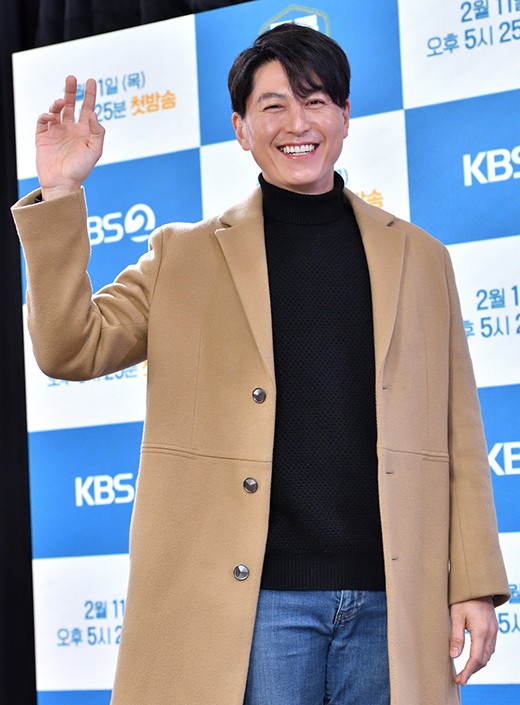 韩国艺人柳秀荣出席kbs柳秀荣的动物tv节目发布会