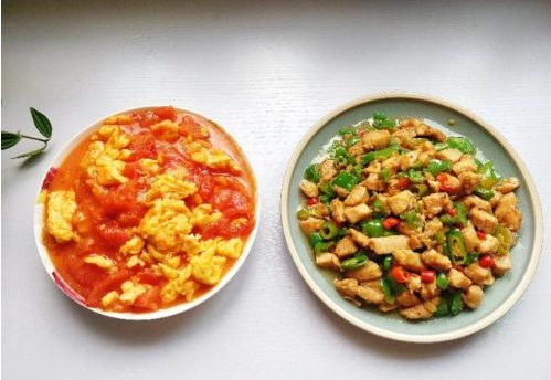 三个人两个菜的午餐,老公说我越来越抠门,比困难户的伙食还差