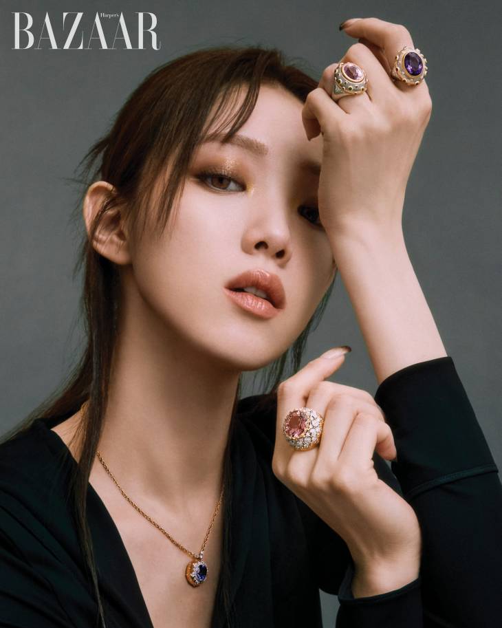 韩国女艺人李圣经最新杂志写真曝光__财经头条