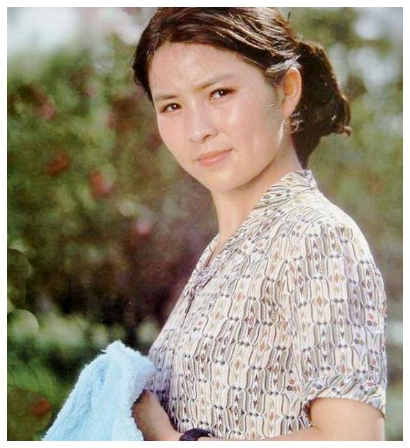她曾与刘晓庆齐名,嫁大13岁老公恩爱幸福,现在61岁仍旧让人想念|李羚