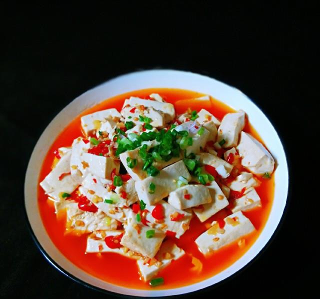 剁椒炖豆腐,香辣可口,很下饭