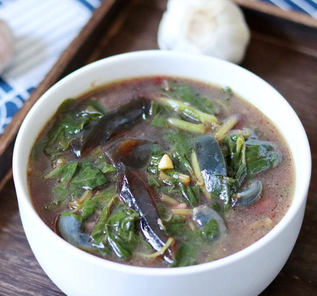 皮蛋红苋菜汤简单快速而且非常美味