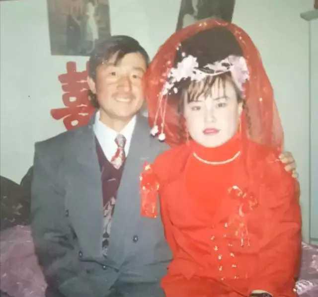 10张80年代结婚照怀疑当年我爸是怎么追到我妈的