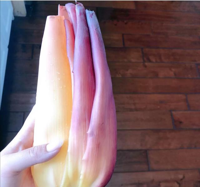 朋友亲自下厨,做了一道菜让全场愣住,没想到这东西居然还能吃的休闲区蓝鸢梦想 - Www.slyday.coM 朋友亲自下厨,做了一道菜让全场愣住,没想到这东西居然还能吃的休闲区蓝鸢梦想 - Www.slyday.coM