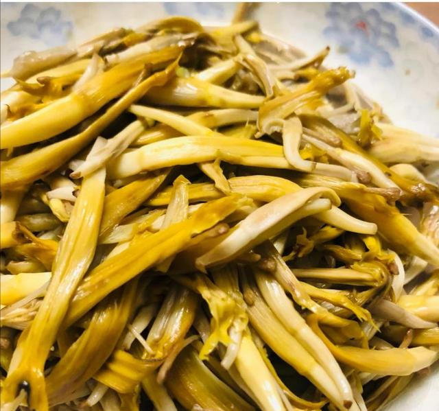 朋友亲自下厨,做了一道菜让全场愣住,没想到这东西居然还能吃的休闲区蓝鸢梦想 - Www.slyday.coM 朋友亲自下厨,做了一道菜让全场愣住,没想到这东西居然还能吃的休闲区蓝鸢梦想 - Www.slyday.coM