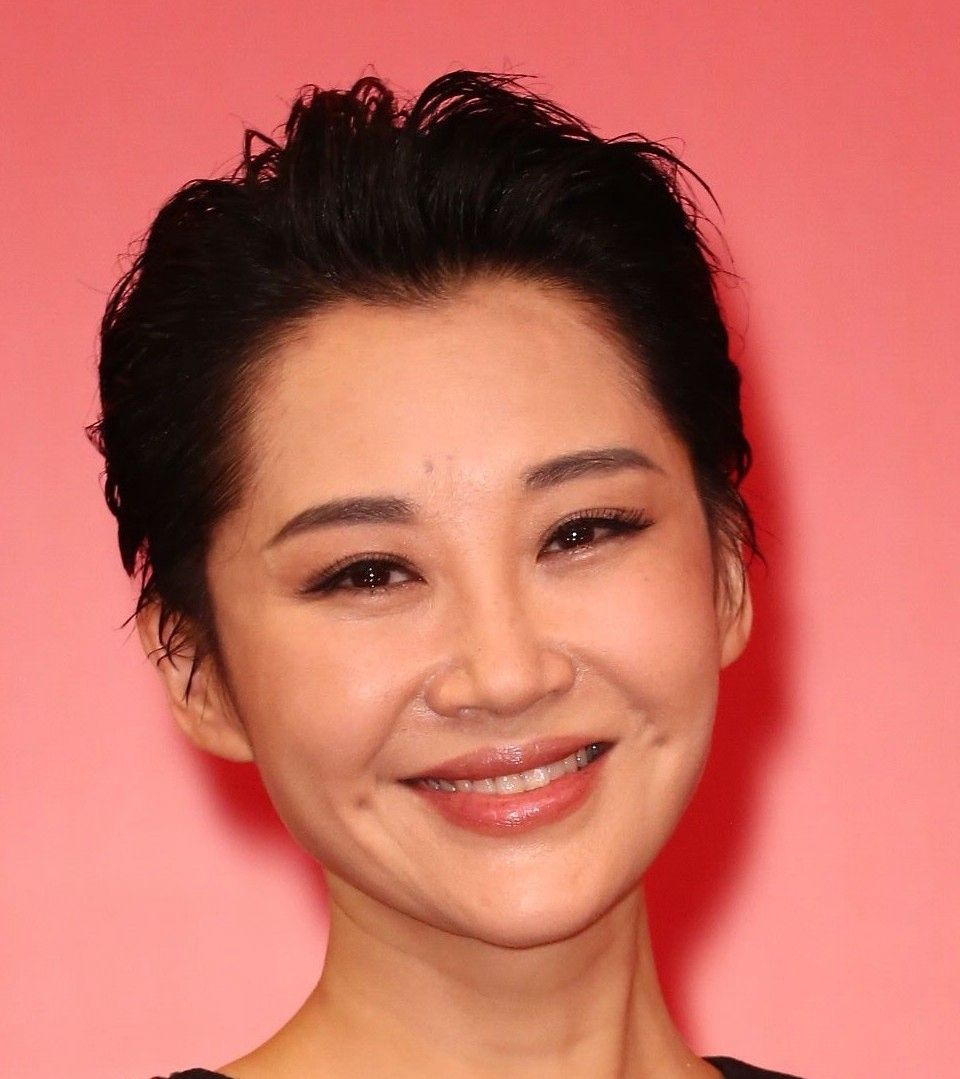 女神许晴,湿发大背头,这笑容,把人心都暖化了!