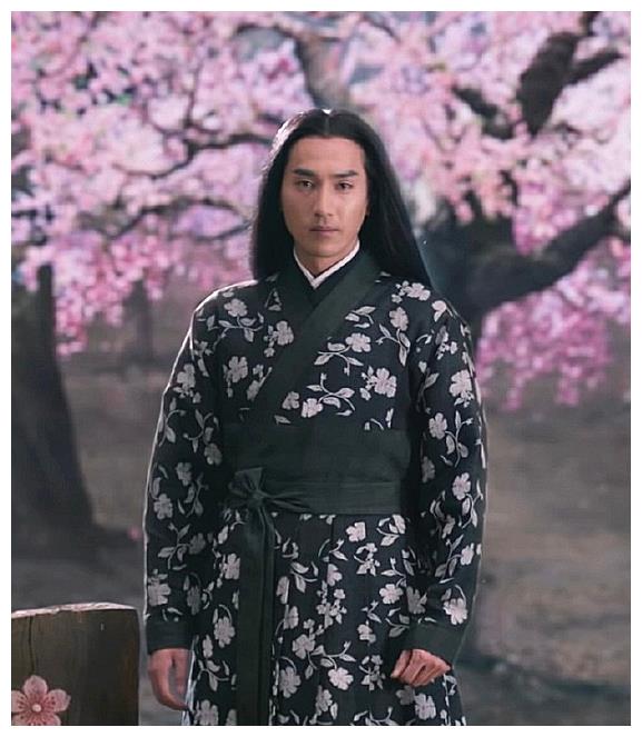 呵呵呵,快看这个夜华,为啥披头散发还这么胖?