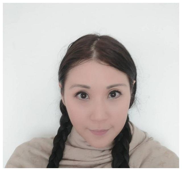 最惨港姐14岁目睹母亲自杀婚后两年丧夫如今精神失常