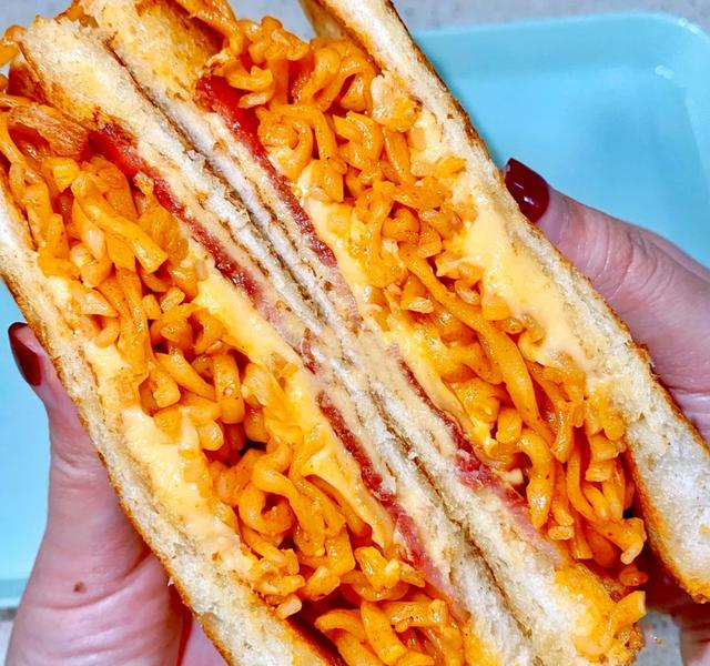 火鸡面的神仙吃法,这样做,开挂般好吃!休闲区蓝鸢梦想 - Www.slyday.coM 火鸡面的神仙吃法,这样做,开挂般好吃!休闲区蓝鸢梦想 - Www.slyday.coM