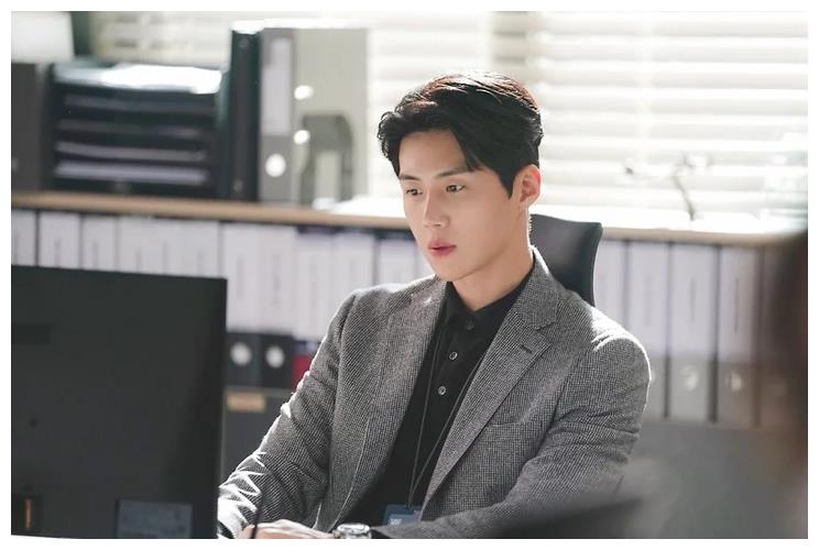 韩剧《启动了》收官后金宣虎谈论自己的想法