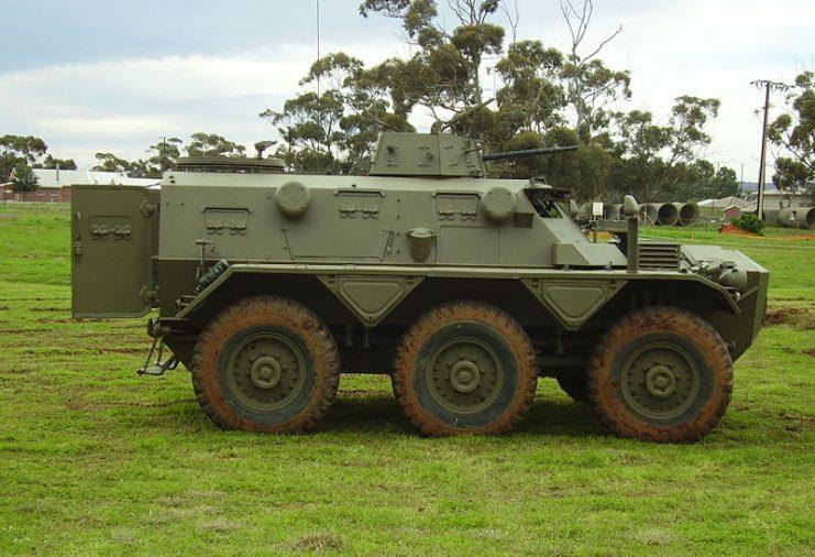 全球都有哪些军用6×6轮式装甲车? - 法国装甲运兵车 - 实验室设备网