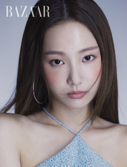 韩国女艺人何英yeonwoo携手拍杂志写真