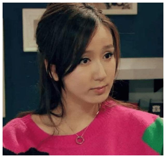 《爱情公寓》8年后演员重聚，诺澜美出新时尚，美嘉、胡一菲脸崩