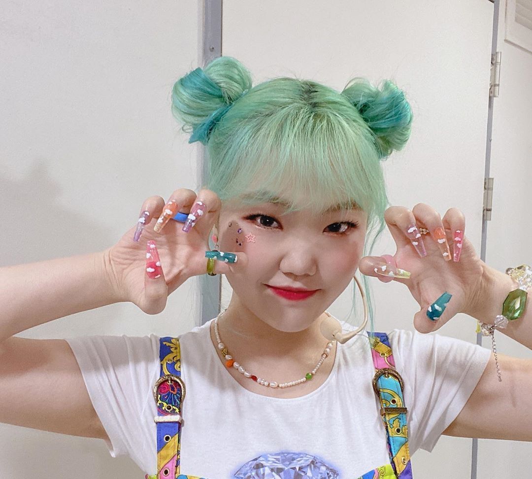 李秀贤solo《alien》造型,发色好喜欢