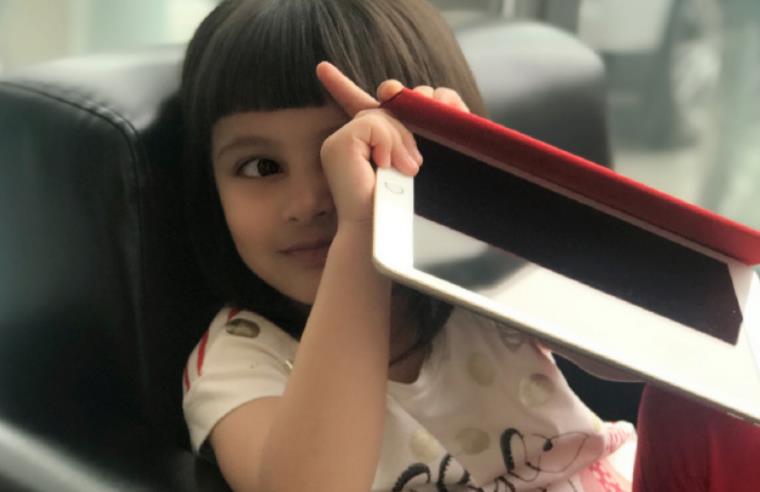 式"长大,虽混血基因不如姐,却帅成小男神|马雅舒|爱登|混血_新浪新闻