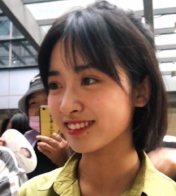 沈月高清生图被疯传,唇下的痣都清晰可见,网友:这皮肤我酸了