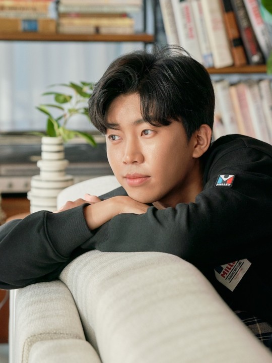 韩国歌手林英雄为代言品牌拍摄的一组写真今天首次曝光