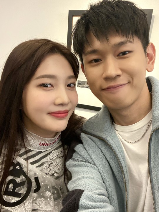 双方经纪公司确认red Velvet成员joy与crush恋情 经纪公司 交往 服兵役 新浪新闻