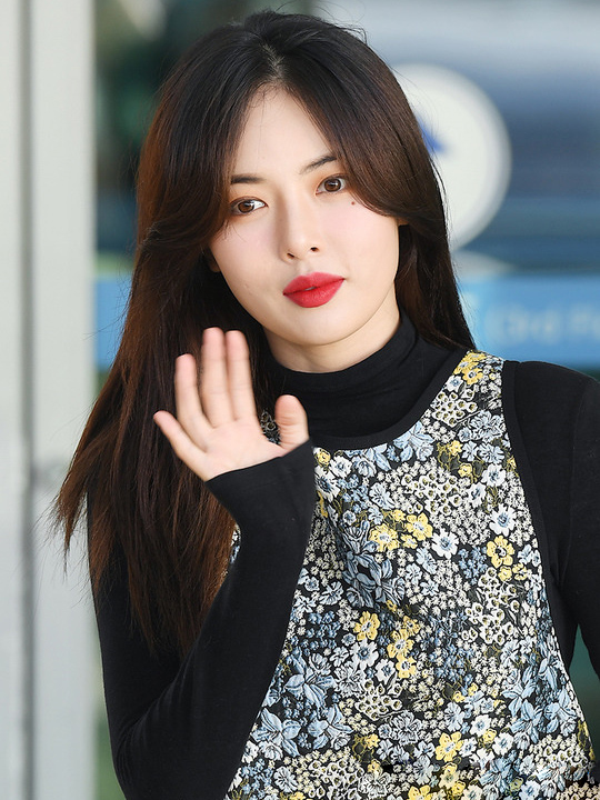 金泫雅身穿奶奶风碎花连衣裙一般人驾驭不了