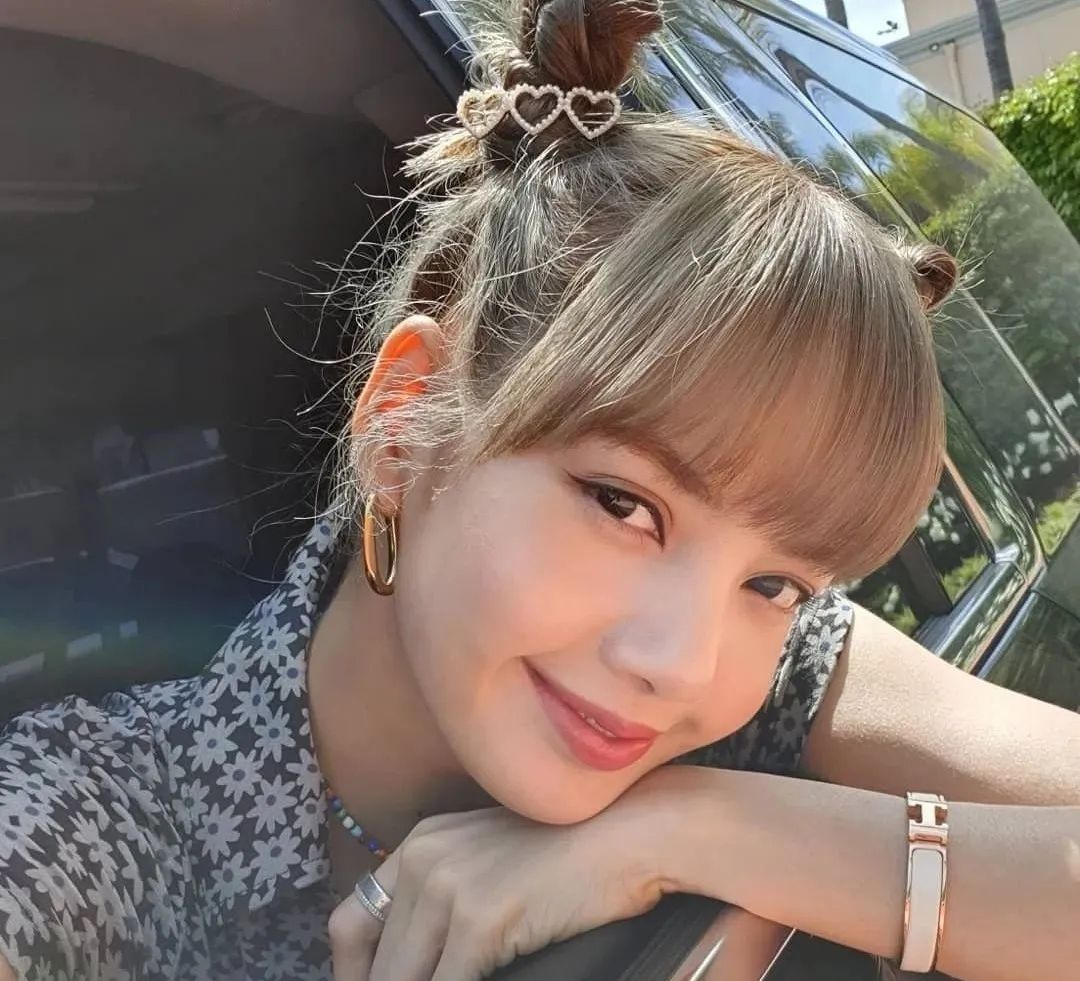 lisa丸子头图片:人间芭比娃娃,不得不爱!_高清图集_新浪网