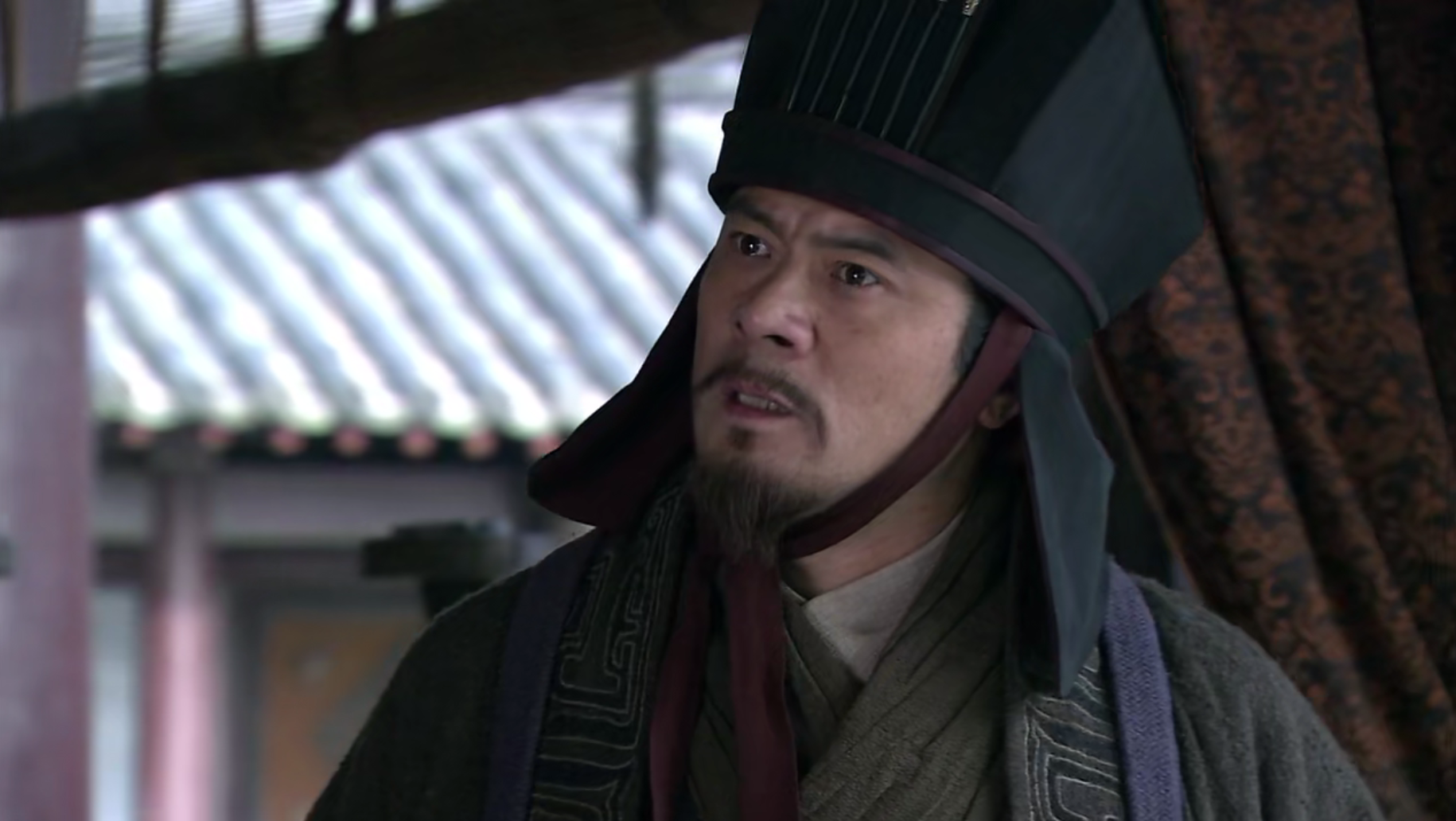 三国演义17:曹操离间计瓦解吕布陈宫,吕布得知徐州要丢只放手