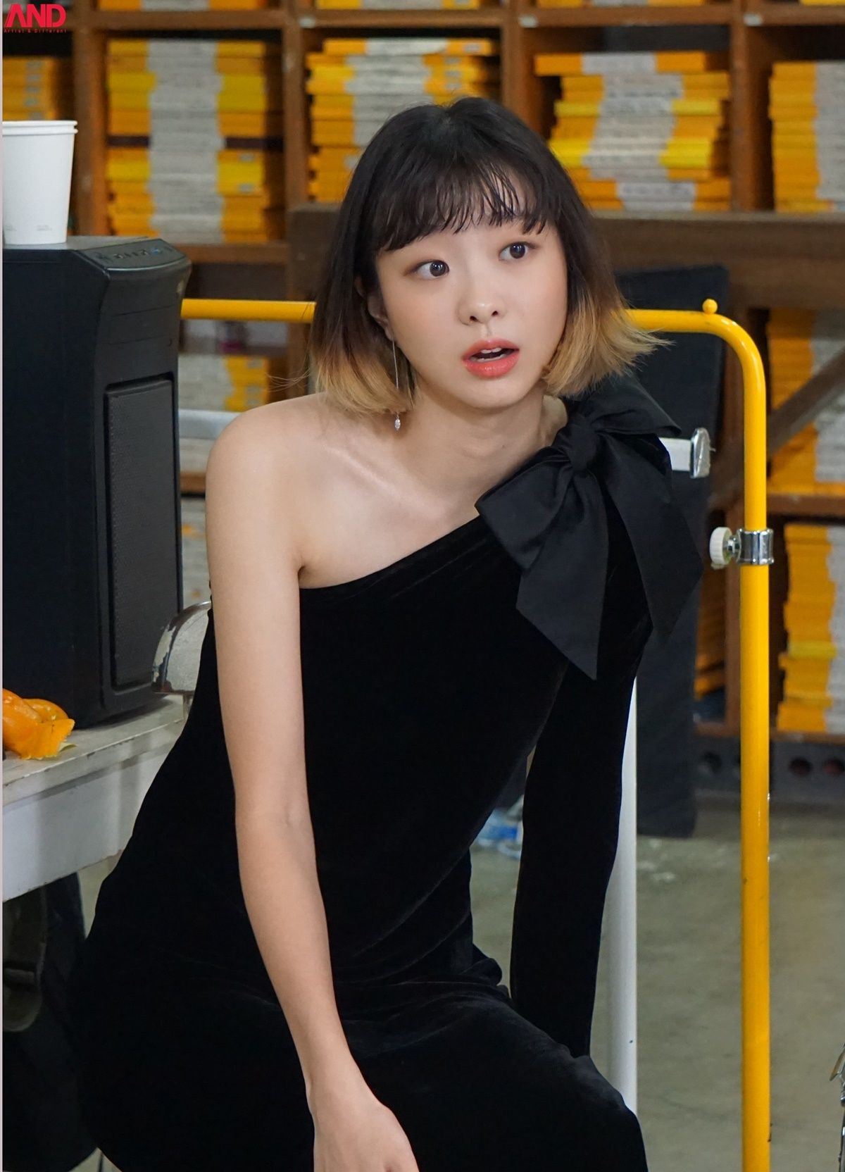 金多美画报写真,身穿黑色单肩礼服搭配清爽短发,这真的美丽犯规_高清