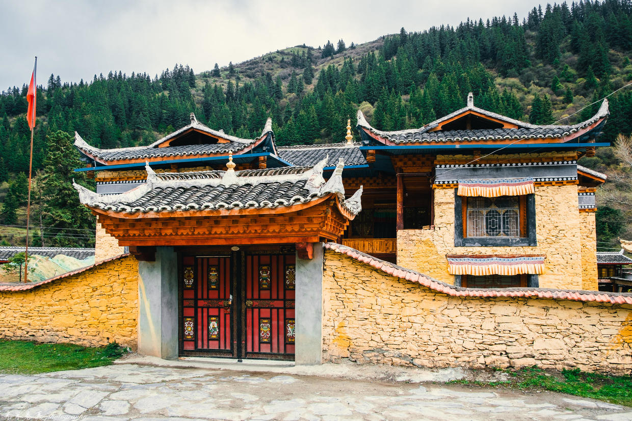 依山傍水宁静离尘四川松潘牟尼沟这处小众寺院你可能错过了