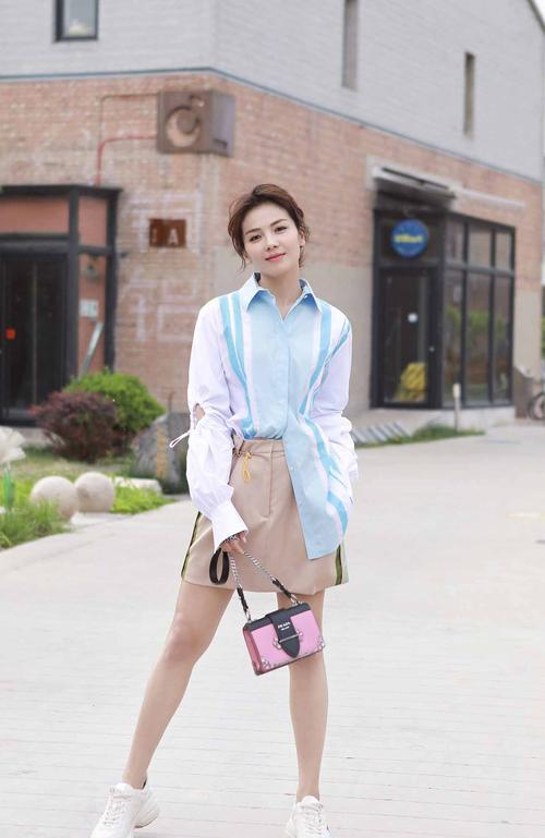 女人过了40岁要少穿打底裤,瞧刘涛这样穿,时髦优雅又显气质休闲区蓝鸢梦想 - Www.slyday.coM 女人过了40岁要少穿打底裤,瞧刘涛这样穿,时髦优雅又显气质休闲区蓝鸢梦想 - Www.slyday.coM