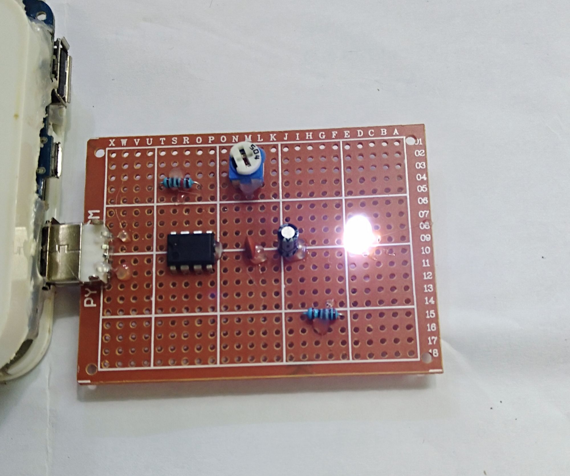 用ne555芯片制作一个闪烁灯555系列5