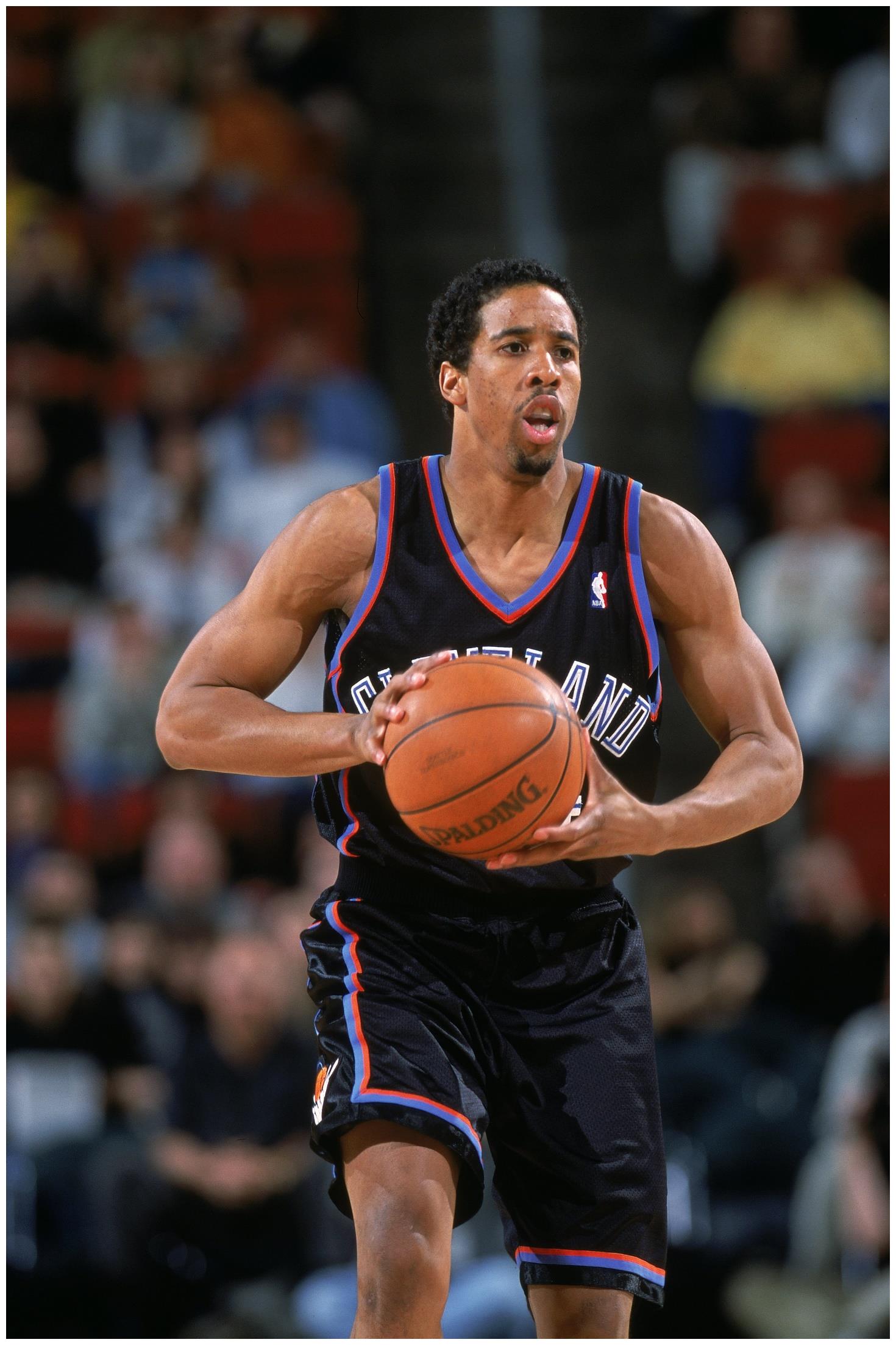 比赛只剩1秒时,雷吉·米勒把球传给砍下19分的安德烈·米勒,后者绝杀