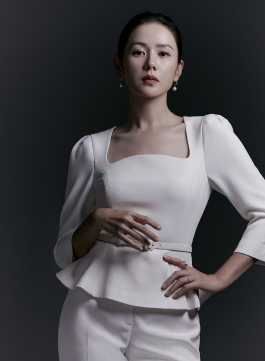 孙艺珍最新代言宣传照曝光 风格干练仙气足