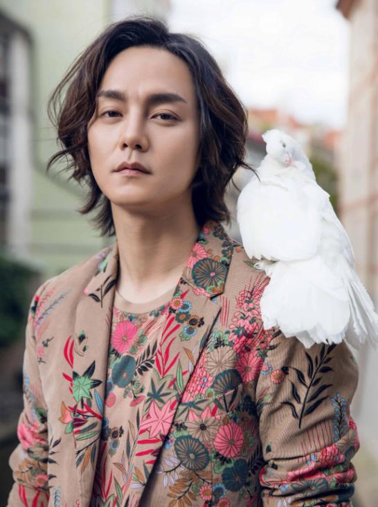 披荆斩棘的哥哥尹正 音乐剧王子转当演员 能唱能跳 综艺感爆棚 尹正 音乐剧 综艺 新浪新闻 披荆斩棘的哥哥尹正 音乐剧王子转当演员 能唱能跳 综艺感爆棚 尹正 音乐剧 综艺 新浪新闻