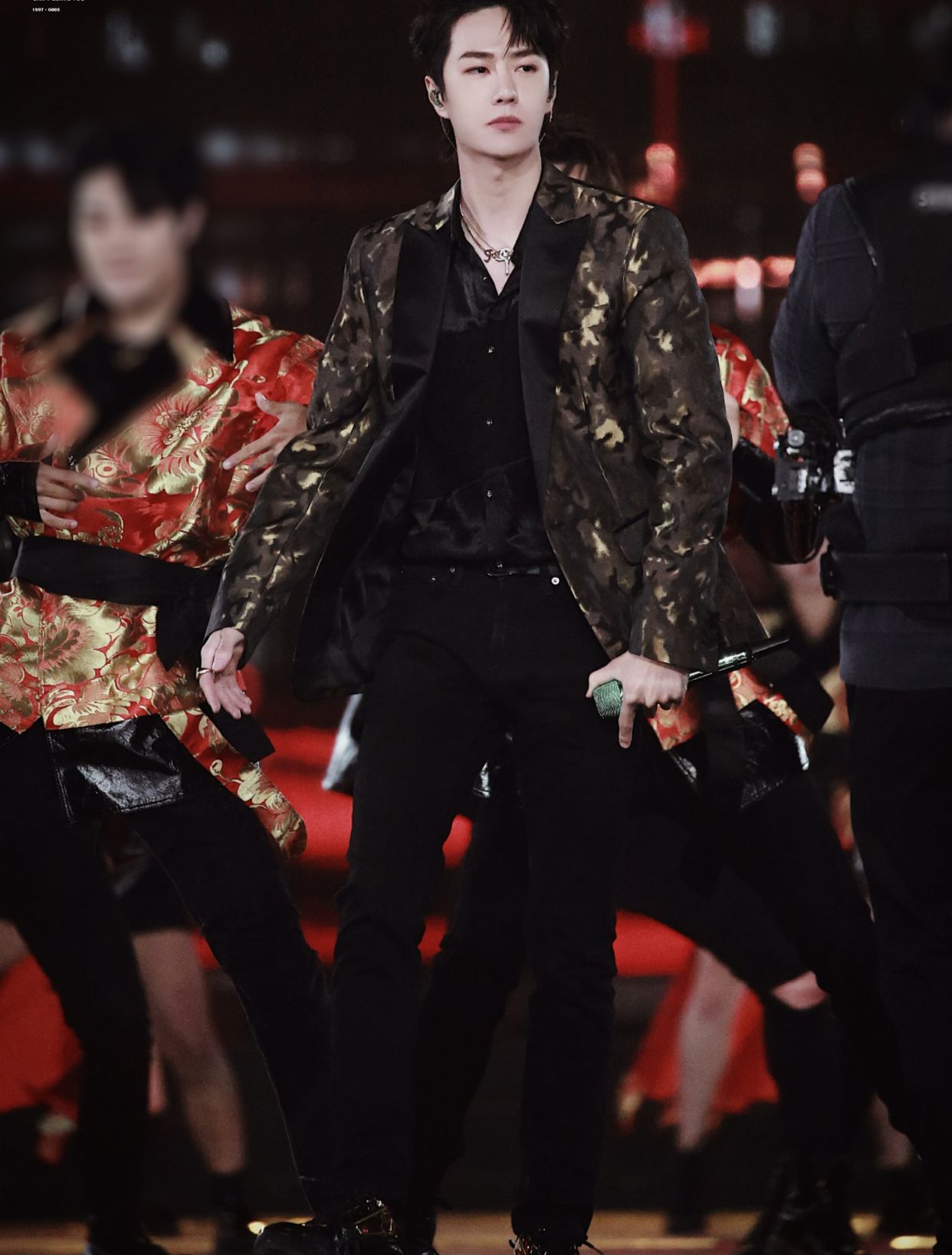 王一博!舞台气势这块没输过!这个男人太帅了!