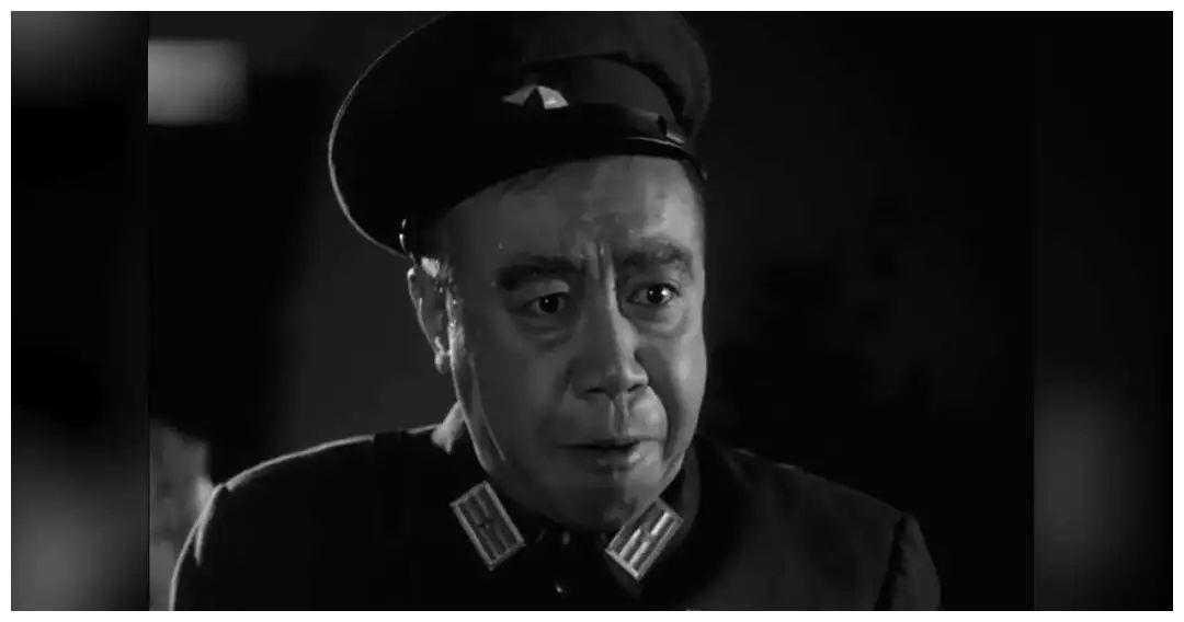 他用一句台词"高,实在是高" 把汤司令的谄媚表现得淋漓尽致,一句"没