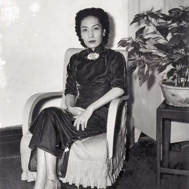 一代枭雄杜月笙的风流韵事,五位女人争得你死我活,却无真正赢家