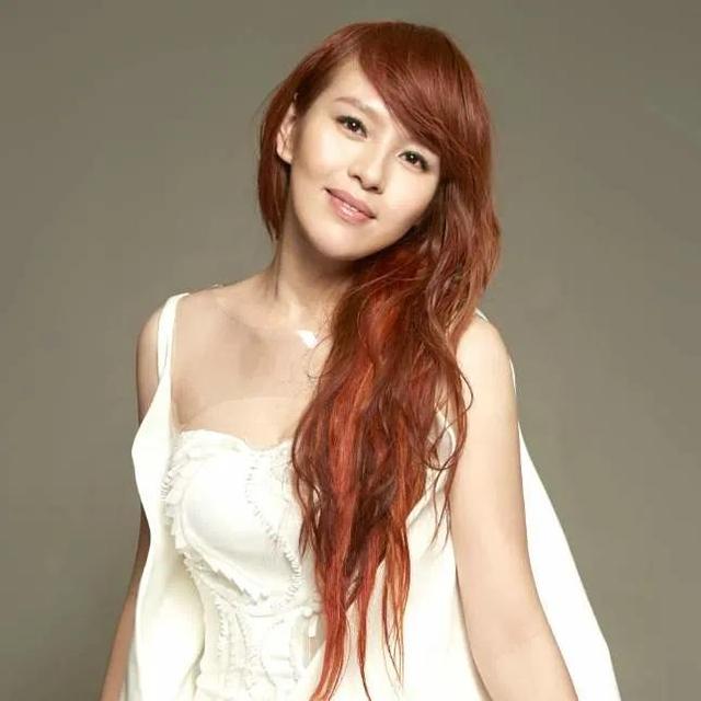 刘品言:甜美可爱高清写真!__财经头条