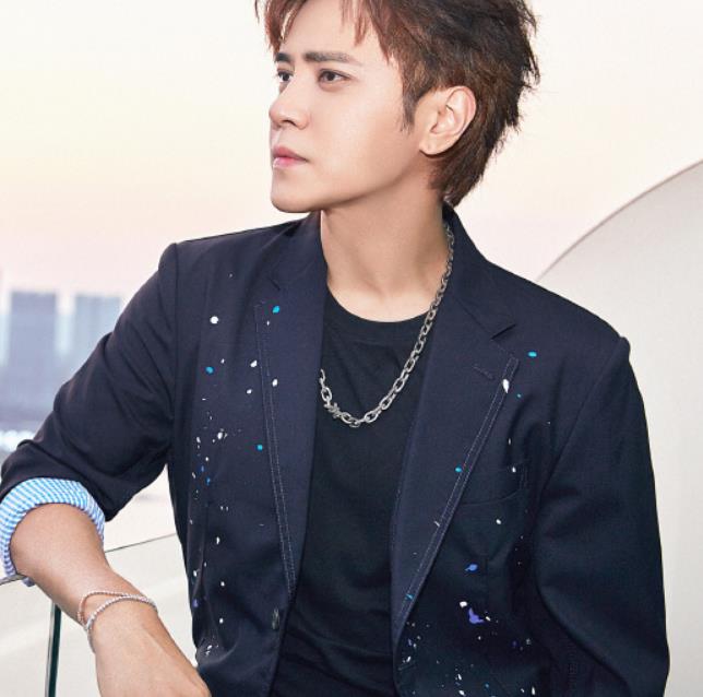 罗志祥晒正脸照将复出?