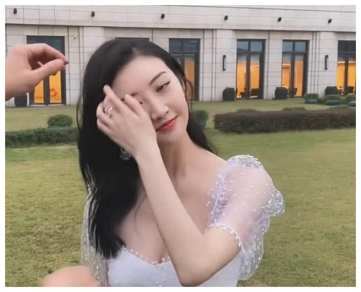 景甜身材到底有多好？当看到生图后，女神气质太明显了__财经头条