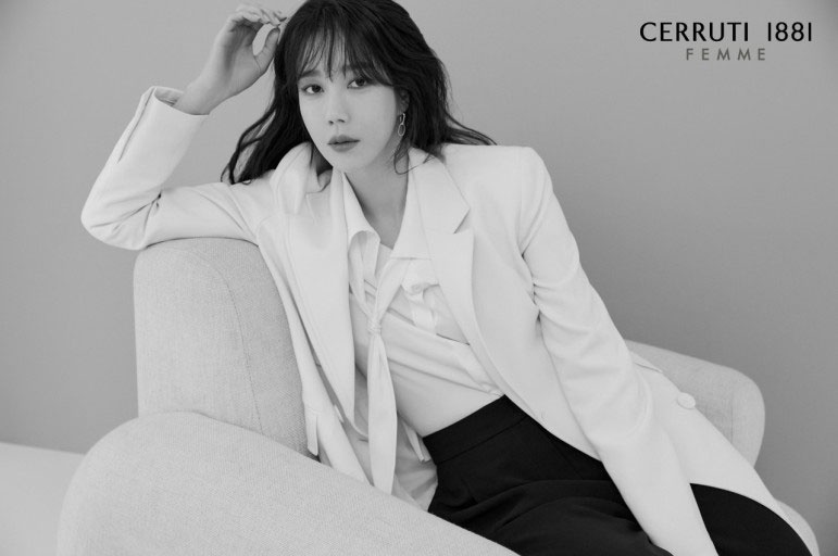 韩国女艺人李智雅宣传照曝光温婉干练气质好