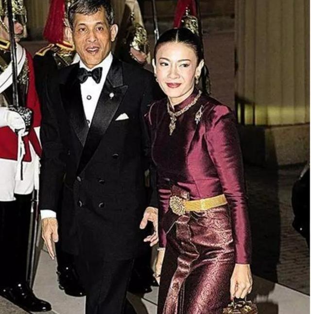 从表妹,舞娘到空姐,泰王五任妻子的故事,比《甄嬛传》还精彩