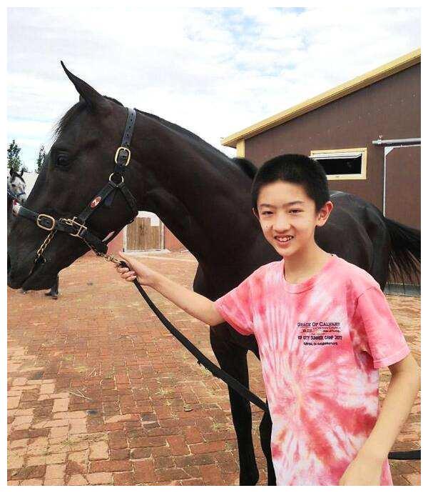 郭德纲收徒记:最小弟子"郭小宝",刚上初中,却已名声大噪!