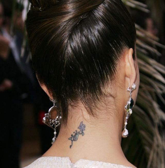 杰西卡阿尔芭透露了她后悔纹了哪些纹身我很生气所以我纹了