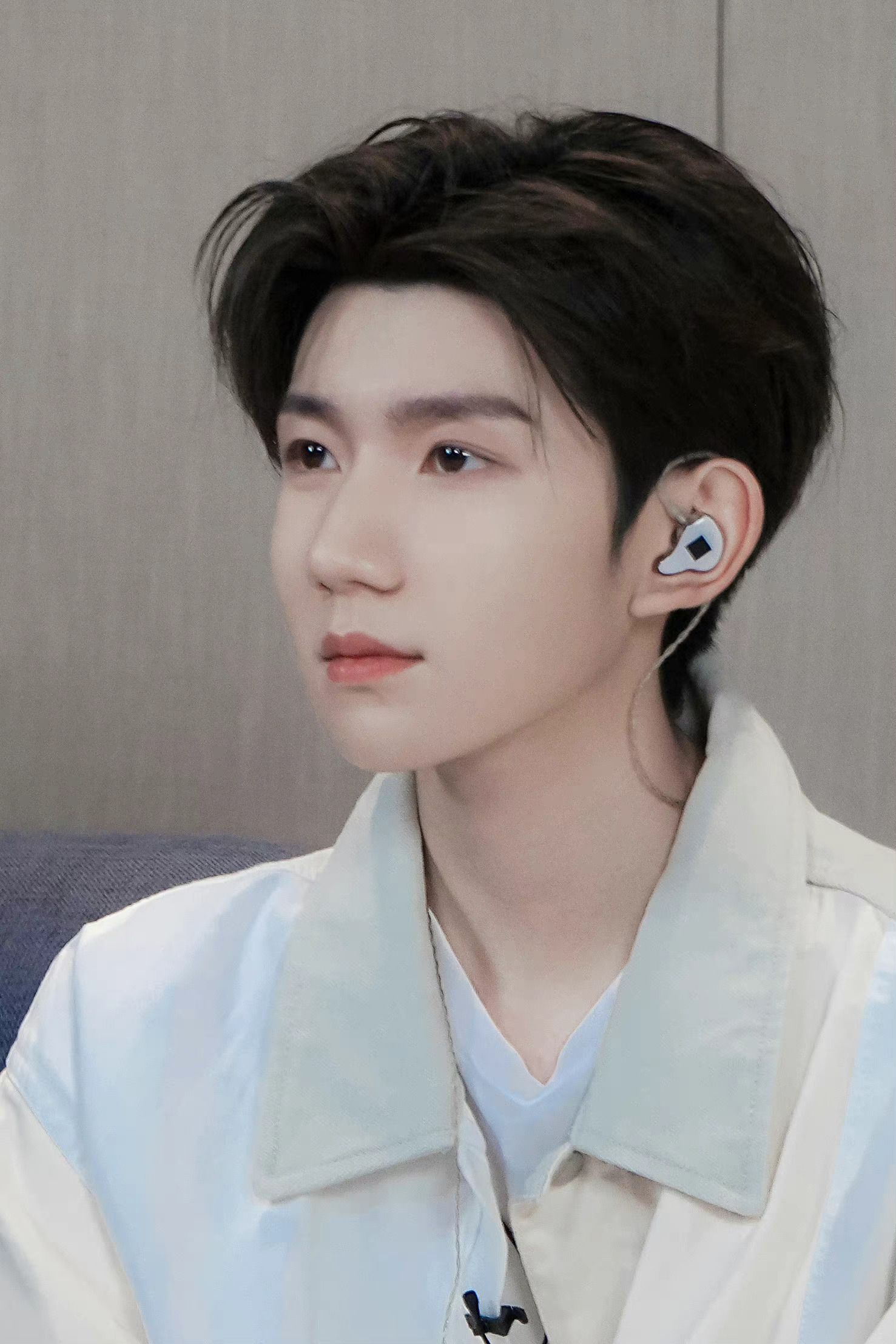 21岁王源好有少年感,穿牛仔外套演绎夏日男友风,太好看了