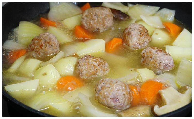 马铃薯炖肉丸子