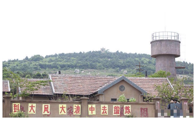 父母爱情:原以为实景拍摄的戏,没想到却都在摄影棚里,太逼真了
