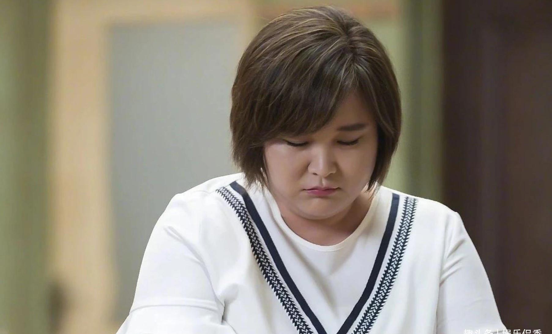 贾玲成40亿女导演却被质疑电影真伪网友这两点如何解释