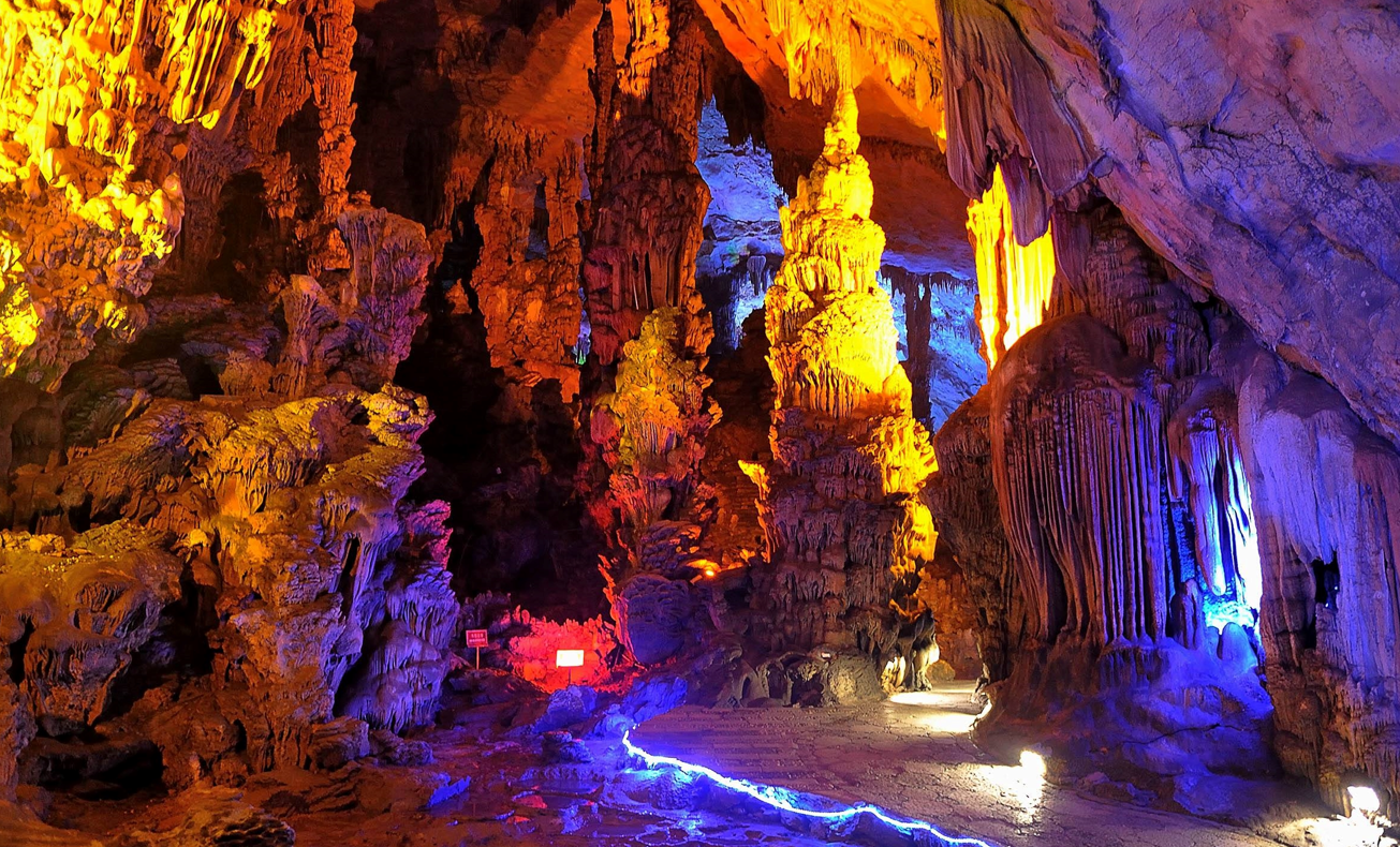 游览芦笛岩,怪石嶙峋,移步换景,别有洞天|芦笛岩|别有洞天|溶洞_新浪